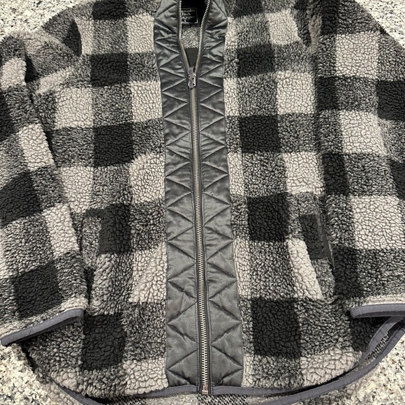Abercrombie & Fitch Jacket Womens Small Gray Black Plaid Fleece Zip Up Jacket - Picture 2 of 9